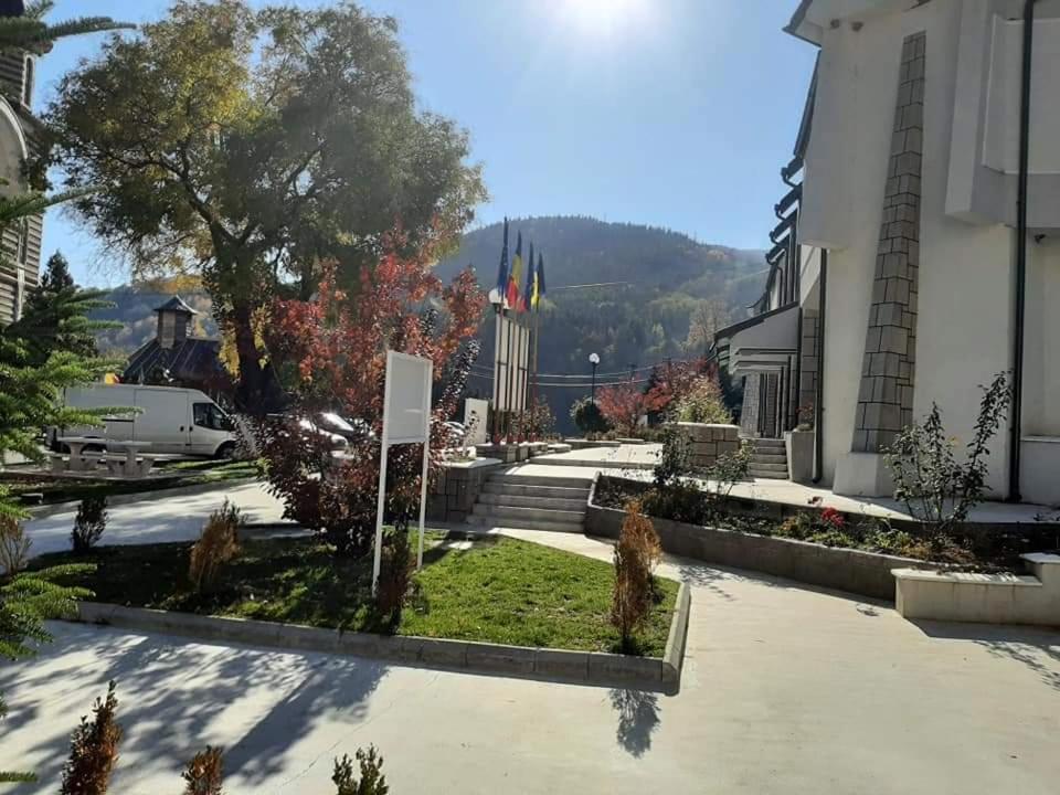 Cazare Apartament Cu 2 Camere Nehoiu Luaran gambar