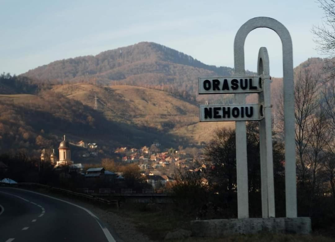 Cazare Apartament Cu 2 Camere Nehoiu Luaran gambar